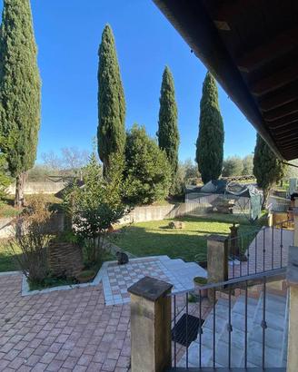 Villa di 295 m² con più di 5 locali e box auto a S