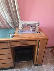 Mobile con macchina per cucire Necchi