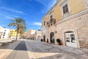 3 LOCALI A TRANI