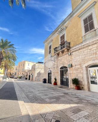 3 LOCALI A TRANI