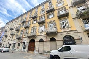 SEI LOCALI IN CONTESTO D'EPOCA COMPLETAMENTE RISTR