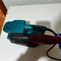 Levigatrice a nastro Makita 