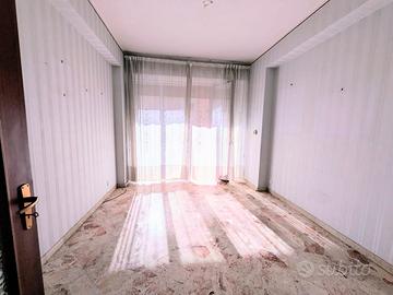 Appartamento luminoso con garage in via Carnazza