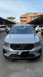 Volvo XC40  2023 2.0 b3 Plus Dark auto
