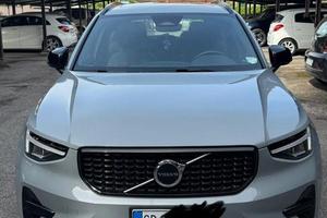 Volvo XC40  2023 2.0 b3 Plus Dark auto