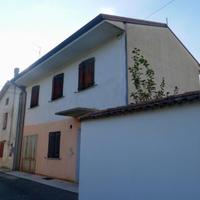 CASA DI TESTA CON GIARDINO: sicurezza, tranquil...