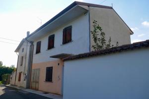 CASA DI TESTA CON GIARDINO: sicurezza, tranquil...