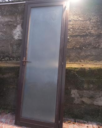 porta in alluminio con vetro opaco