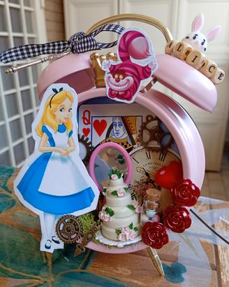 Sveglia decorata tema Alice Paese meraviglie!