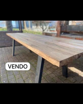 Tavolo in legno di castagno