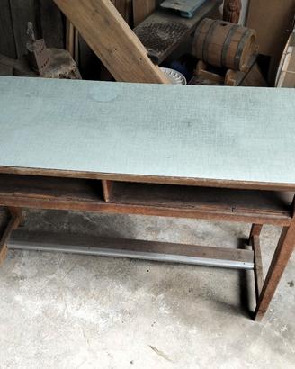 vecchio banco di scuola