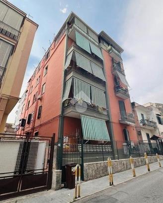 3 LOCALI A TORRE DEL GRECO