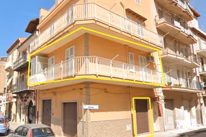 Trilocale primo piano ideale per ufficio