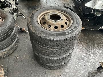 Gomme Ford transit custom gemellato 2.2 2017