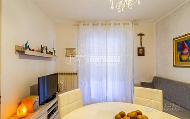 PIANO TERRA CON CORTE E CANTINA, NO CONDOMINIO.