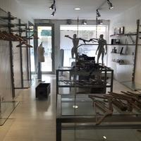 Arredamento negozi inox vetro