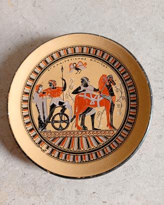 piatto  greco in terracotta  decorato a mano 
