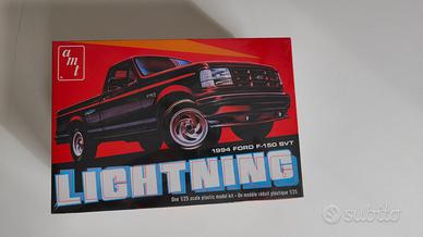 AMT Ford F150 svt Lightning 1/25