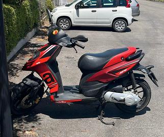 Scooter Aprilia SR Motard 50 2T 2018 4800 km