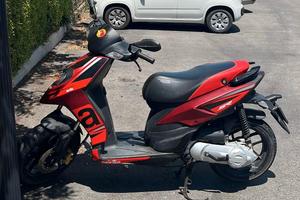 Scooter Aprilia SR Motard 50 2T 2018 4800 km