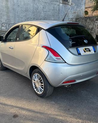 Lancia Ypsilon 1.2 69 CV 5 porte GPL Ecochic Gold