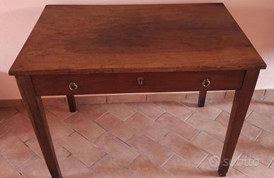 Antico tavolo Luigi XVI fine 700