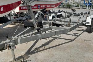 Carrello stradale per imbarcazione