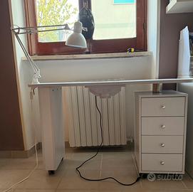 Postazione onicotecnica con aspiratore