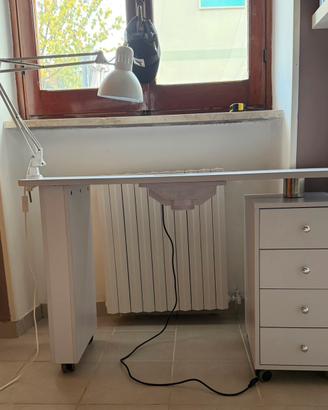 Postazione onicotecnica con aspiratore
