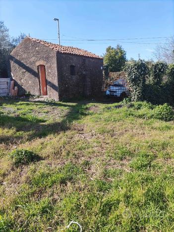 Rustico con terreno San Giovanni La punta