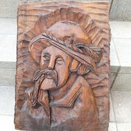 Bassorilievo in legno intagliato uomo con pipa