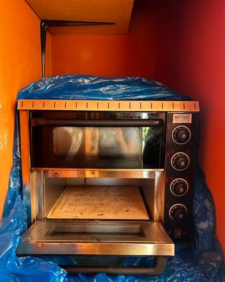 Forno elettrico con pietra refrattaria