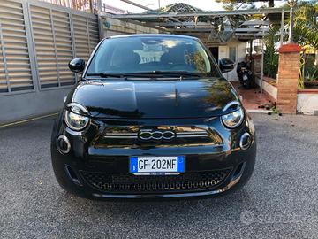 Fiat 500 Icon Berlina 42kw/h full opt. tetto panor