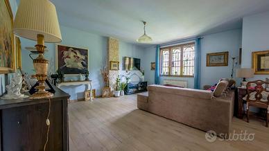 VILLA A SCHIERA A MONTE SAN PIETRO