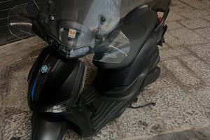 Liberty S 50 nero opaco con dettagli blu