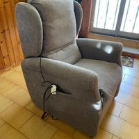 Poltrona relax elettrica con sistema alzapersona