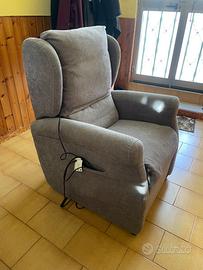 Poltrona relax elettrica con sistema alzapersona