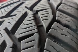 gomme invernali 215 50 R18 92v 