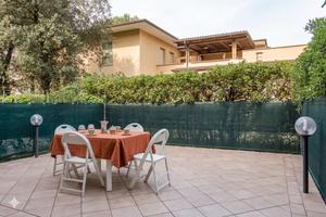 A 150 mt dal mare - appartamento con corte