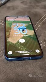 Google Pixel 8a con 2 cover e caricatore wireless