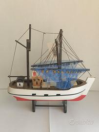 Modellino barca da pesca in legno