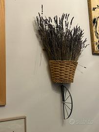 4 Biciclette in metallo nero e rattan da parete