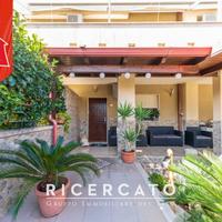 Appartamento con giardino e posto auto , Castromed