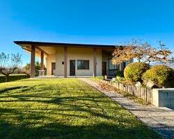 VILLETTA SINGOLA RISTRUTTURATA CON AMPI SPAZI E GI