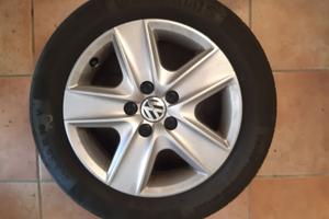Cerchi 16 con copricerchi VW