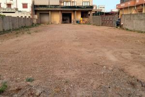 Locale commerciale/artigianale con ampio piazzale