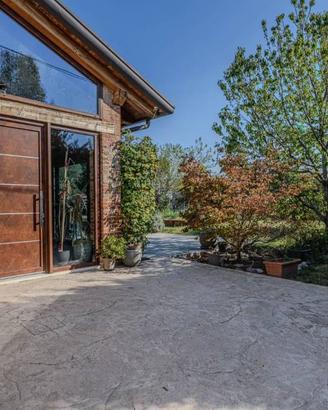Rustico / Casale di 200 m² con più di 5 locali e b
