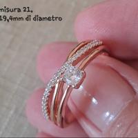 Set di 4 anelli e un paio di orecchini