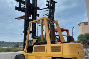 Carrello elevatore usato diesel marca PGS con port