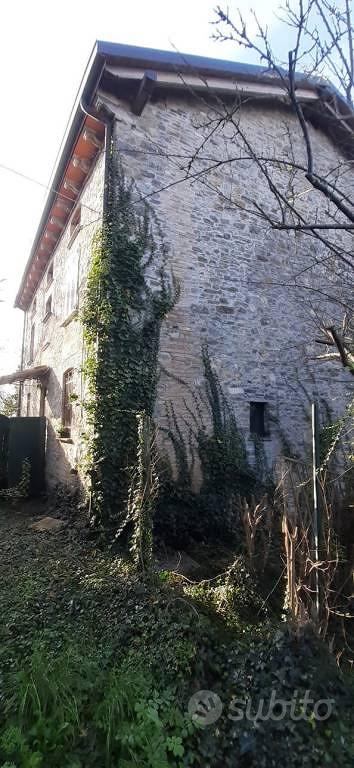 Rustico / Casale di 240 m² con più di 5 locali e b - Vista 2